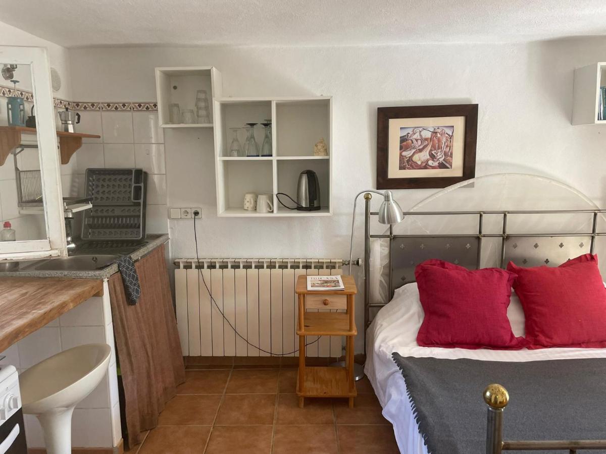 Retreat Studio Санта Еулалия дел Рио Екстериор снимка
